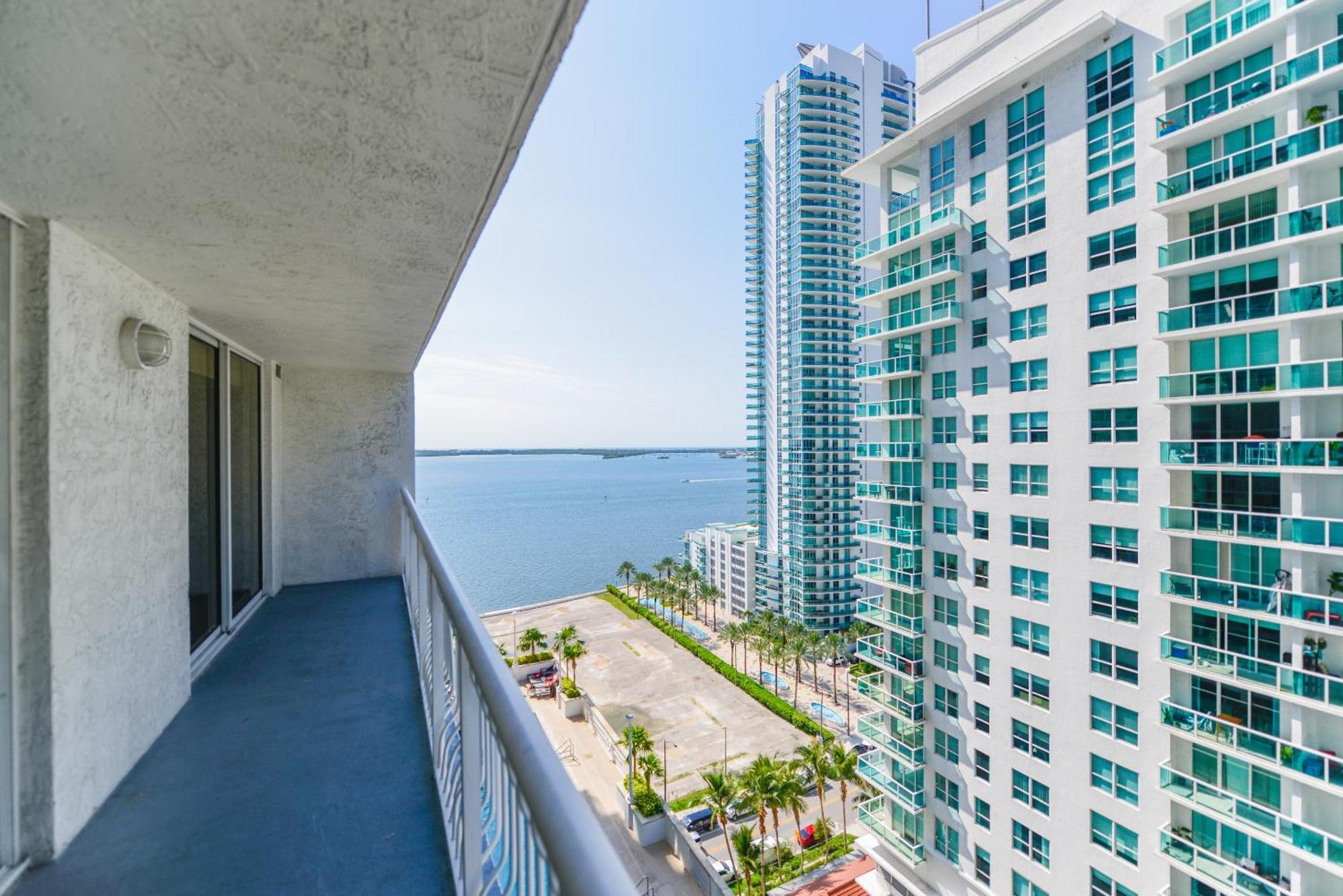 Amazing 3 Bedroom Condo At Brickell With Pool Miami Esterno foto
