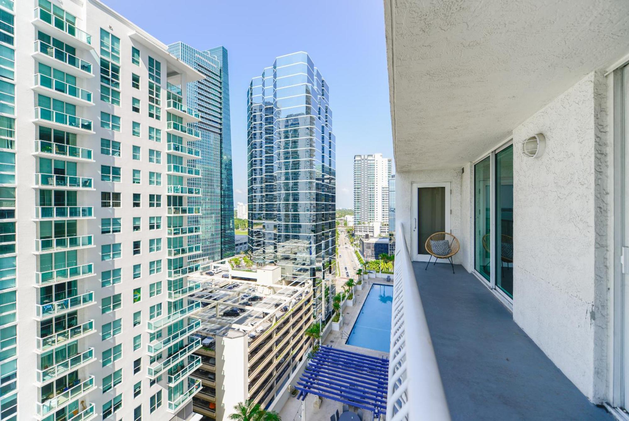 Amazing 3 Bedroom Condo At Brickell With Pool Miami Esterno foto